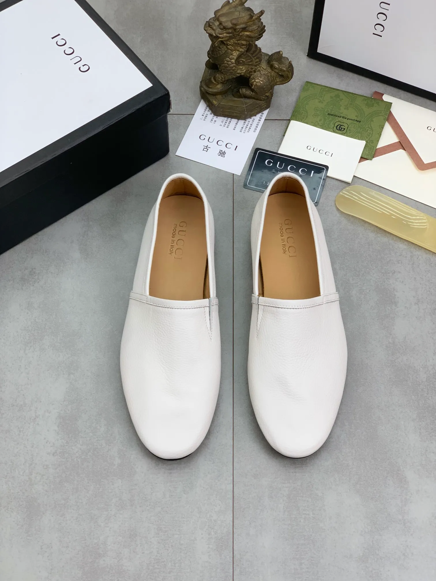 Men's Men's Shoes 💰P500💰【New Style】Water-dyed Niuli Gucci's most popular selection of lazy slip-on leather shoes (Gucci) official website latest Gucci lazy leather shoes, hot style 💥 simple and elegant style, exclusive for trendy men. Unique official website latest brand original double G embossing Elements 👑 Original Gucci decoration, fashionable and elegant, fabric original calfskin ✅ fully imported first-layer cowhide lining, official website designated wear-resistant, rubber business outsole, classic model taken at the counter in real life 🎬38-44 Black brown white optional